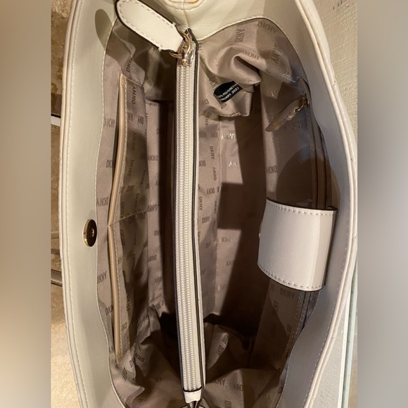 NWOT DKNY Medium Veronica Cream Quilted Satchel Shoulder Bag Gold-Tone Chain - Picture 11 of 16